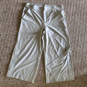 Grey Athleta wide leg cropped pants